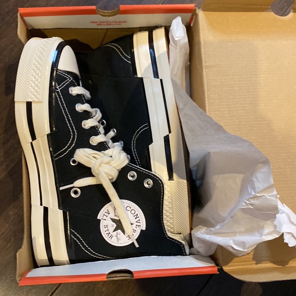 Converse Men’s 7 (9 Women’s) NWT - Picture 3 of 5